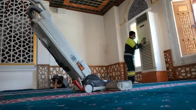 Keçiören'de ibadethaneler gül kokuyor Keçiören'de ibadethaneler gül kokuyor