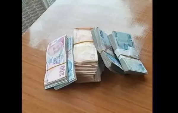 MERSİN Lokantasında bulduğu parayı sahibine teslim etti MERSİN Lokantasında bulduğu parayı sahibine teslim etti