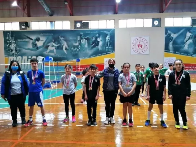 Manisa'da Tıp Bayramı Badminton Turnuvası tamamlandı Manisa'da Tıp Bayramı Badminton Turnuvası tamamlandı