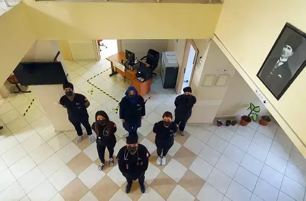 ÖZER SAĞLIK NEFERLERİ BİR YILDIR 14 MART'IN RUHUNA UYGUN BİR MÜCADELE VERDİ ÖZER SAĞLIK NEFERLERİ BİR YILDIR 14 MART'IN RUHUNA UYGUN BİR MÜCADELE VERDİ