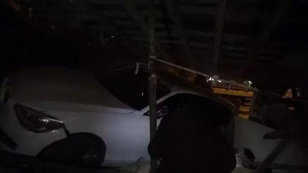 İSTANBUL-SİLİVRİ'DE OTOMOBİL KÖMÜRLÜĞE DALDI İSTANBUL-SİLİVRİ'DE OTOMOBİL KÖMÜRLÜĞE DALDI