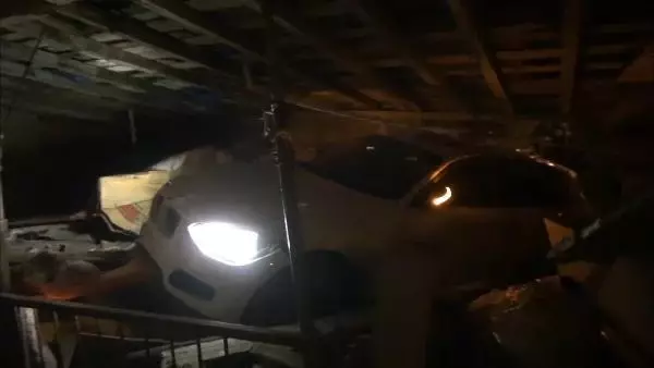 İSTANBUL-SİLİVRİ'DE OTOMOBİL KÖMÜRLÜĞE DALDI İSTANBUL-SİLİVRİ'DE OTOMOBİL KÖMÜRLÜĞE DALDI