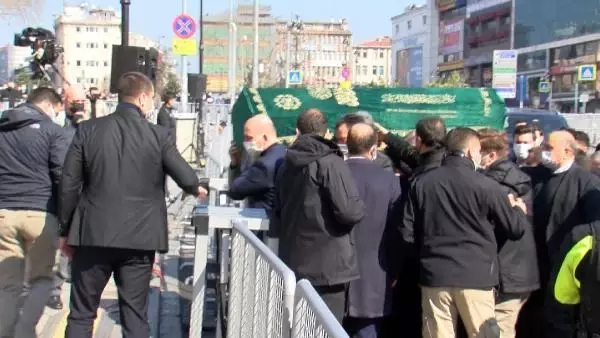 Süleyman Soylu'nun annesi Servet Soylu'nun cenazesi camiye getirildi