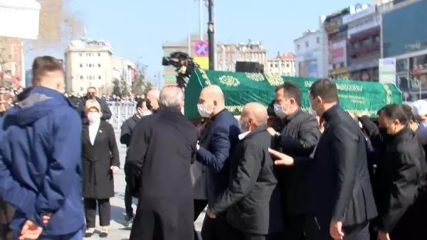 Süleyman Soylu'nun annesi Servet Soylu'nun cenazesi camiye getirildi