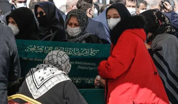 Süleyman Soylu'nun annesi Servet Soylu'nun cenazesi camiye getirildi