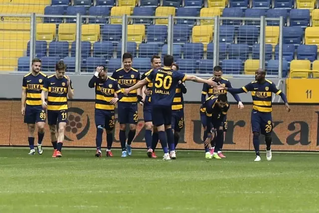 Süper Lig: MKE Ankaragücü: 1 Göztepe: 0 (İlk yarı) Süper Lig: MKE Ankaragücü: 1 Göztepe: 0 (İlk yarı)