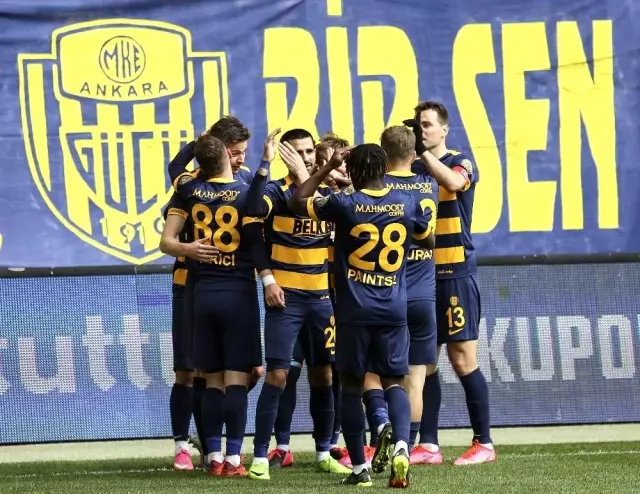 Süper Lig: MKE Ankaragücü: 3 Göztepe: 0 (Maç sonucu) Süper Lig: MKE Ankaragücü: 3 Göztepe: 0 (Maç sonucu)