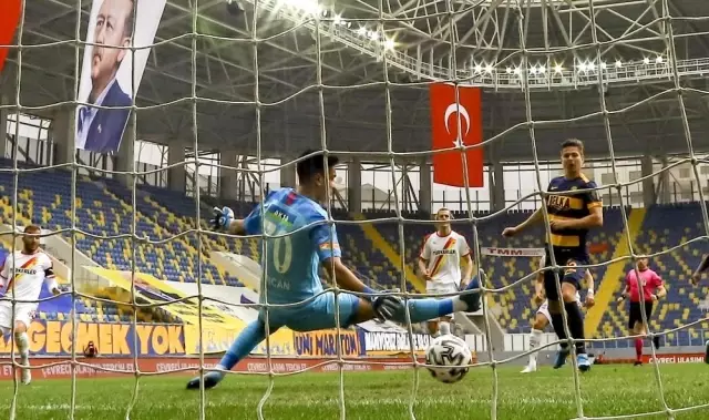 Süper Lig: MKE Ankaragücü: 3 Göztepe: 0 (Maç sonucu) Süper Lig: MKE Ankaragücü: 3 Göztepe: 0 (Maç sonucu)