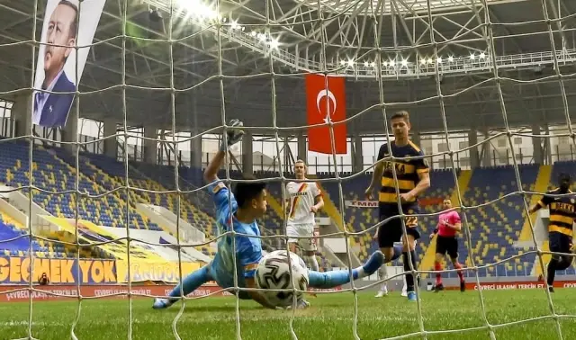 Süper Lig: MKE Ankaragücü: 3 Göztepe: 0 (Maç sonucu) Süper Lig: MKE Ankaragücü: 3 Göztepe: 0 (Maç sonucu)