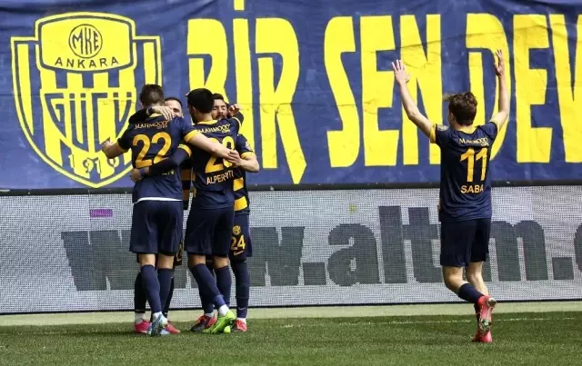 Süper Lig: MKE Ankaragücü: 3 Göztepe: 0 (Maç sonucu) Süper Lig: MKE Ankaragücü: 3 Göztepe: 0 (Maç sonucu)
