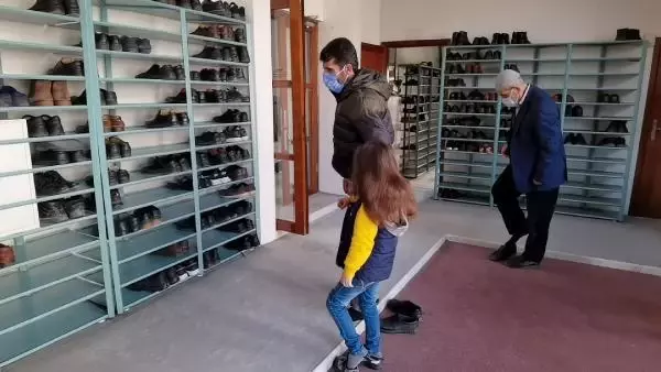 Son dakika haberleri... BURSA Suriyeli küçük Ziyad bombardımanda kör olan babasının gözü oldu Son dakika haberleri... BURSA Suriyeli küçük Ziyad bombardımanda kör olan babasının gözü oldu