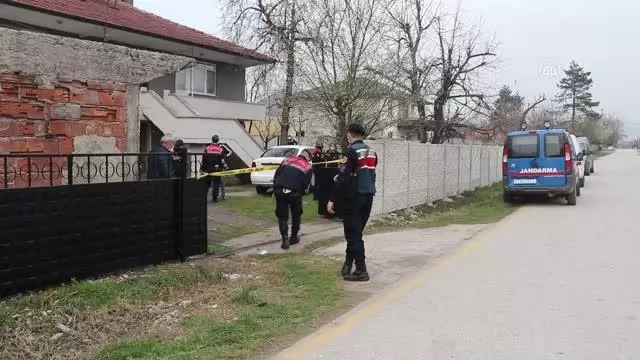 Son dakika haber | Düzce'de tartıştığı arkadaşını falçatayla öldüren Afganistan uyruklu şüpheli yakalandı Son dakika haber | Düzce'de tartıştığı arkadaşını falçatayla öldüren Afganistan uyruklu şüpheli yakalandı