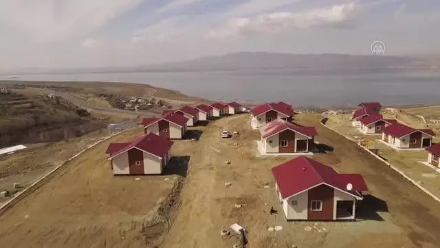 TOKİ, Elazığ'da 1564 evin ihalesini yaptı TOKİ, Elazığ'da 1564 evin ihalesini yaptı