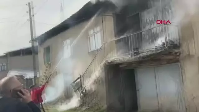 TUNCELİ Kerpiç evdeki yangını, itfaiye ve köylüler söndürdü TUNCELİ Kerpiç evdeki yangını, itfaiye ve köylüler söndürdü