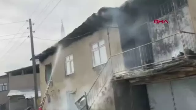 TUNCELİ Kerpiç evdeki yangını, itfaiye ve köylüler söndürdü TUNCELİ Kerpiç evdeki yangını, itfaiye ve köylüler söndürdü