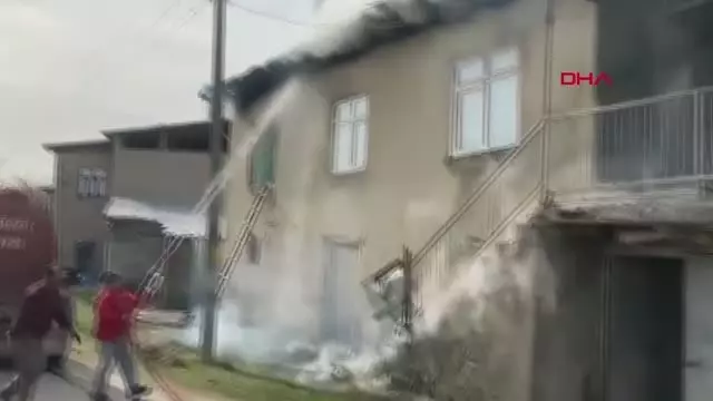 TUNCELİ Kerpiç evdeki yangını, itfaiye ve köylüler söndürdü TUNCELİ Kerpiç evdeki yangını, itfaiye ve köylüler söndürdü