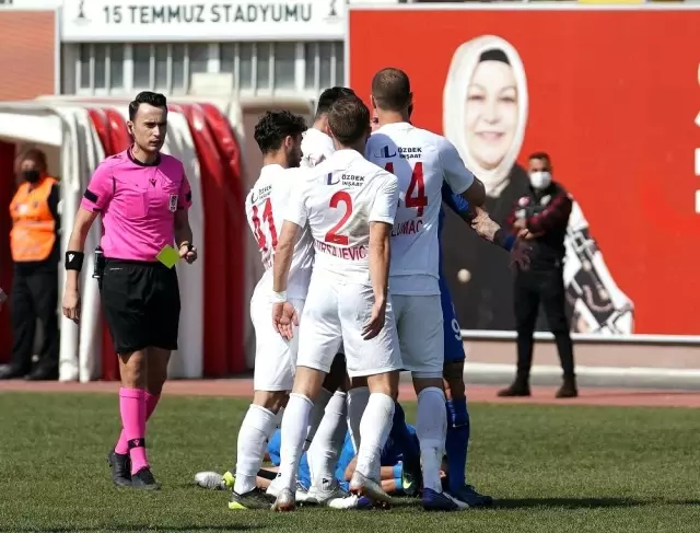 Tuzlaspor Ümraniyespor maçında gerginlik Tuzlaspor Ümraniyespor maçında gerginlik