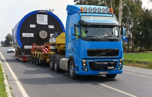90 tekerlekli TIR, 147.5 tonluk yükünü 250 kilometre mesafeye 3 günde ulaştırdı