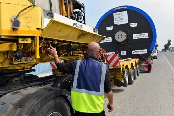 90 tekerlekli TIR, 147.5 tonluk yükünü 250 kilometre mesafeye 3 günde ulaştırdı