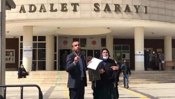 Adliye önünde oturma eylemi yapan kadın, gözaltına alındı Adliye önünde oturma eylemi yapan kadın, gözaltına alındı