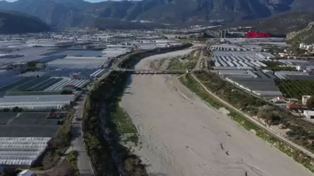 ANTALYA Yeterli yağış olmayınca Demre Çayı tamamen kurudu ANTALYA Yeterli yağış olmayınca Demre Çayı tamamen kurudu