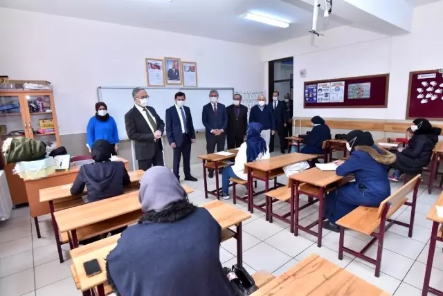 Başkan Kılca ve Kaymakam Parlar'dan BM Göçmen Bürosu'nun kursuna ziyaret