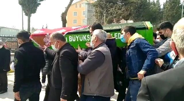 guvercinlerini beslemek isterken catidan duse 2 13995621 o