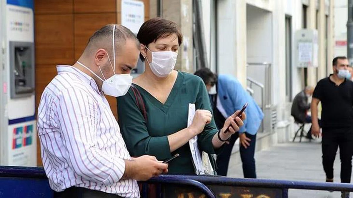 İstanbul'da bugünden itibaren kıraathane, berber, internet kafe gibi yerlere girişte HES kodu zorunlu oldu