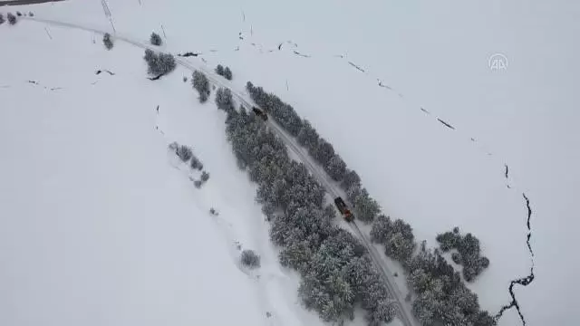 Karla mücadele çalışmaları sürüyor Karla mücadele çalışmaları sürüyor