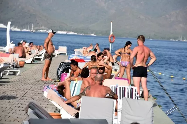 Marmarisli turizmciler çifte sevinç yaşıyor Marmarisli turizmciler çifte sevinç yaşıyor