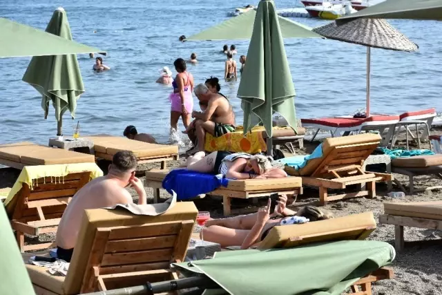 Marmarisli turizmciler çifte sevinç yaşıyor Marmarisli turizmciler çifte sevinç yaşıyor