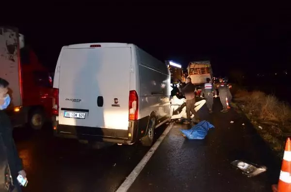 Minibüs, TIR'a arkadan çarptı: 1 ölü, 1 yaralı