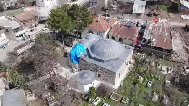 Tam 386 yıllık, 4.Murat'ın yaptırdığı caminin minaresi söküldü Tam 386 yıllık, 4.Murat'ın yaptırdığı caminin minaresi söküldü