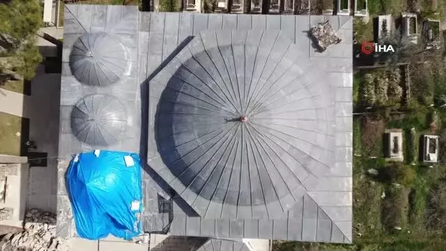 Tam 386 yıllık, 4.Murat'ın yaptırdığı caminin minaresi söküldü Tam 386 yıllık, 4.Murat'ın yaptırdığı caminin minaresi söküldü