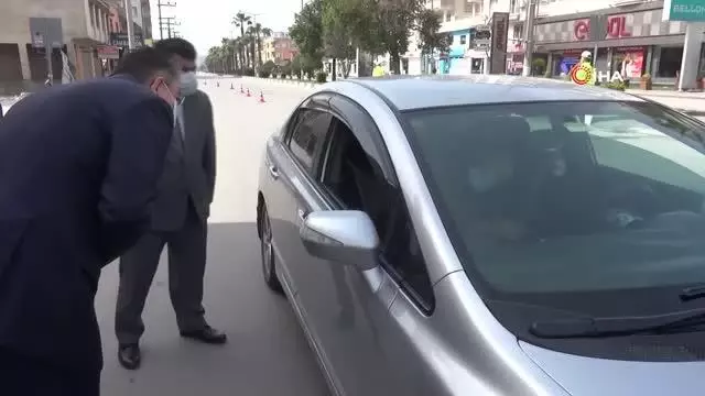 Vali Erdinç Yılmaz'ın korona virüsle mücadelesi takdir topluyor Vali Erdinç Yılmaz'ın korona virüsle mücadelesi takdir topluyor