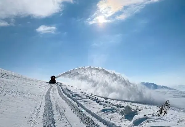 Van'da 55 yerleşim yerinin yolu kardan temizlenerek ulaşıma açıldı
