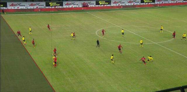 'VAR' her yerde gündem! Bir ülkede daha kulüpler hakemlere karşı ayaklandı