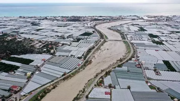 ANTALYA Yeterli yağış olmayınca Demre Çayı tamamen kurudu ANTALYA Yeterli yağış olmayınca Demre Çayı tamamen kurudu