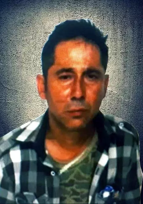Dikiz aynasına çarpan alkollü vatandaş öldü, sürücü tutuklandı Dikiz aynasına çarpan alkollü vatandaş öldü, sürücü tutuklandı