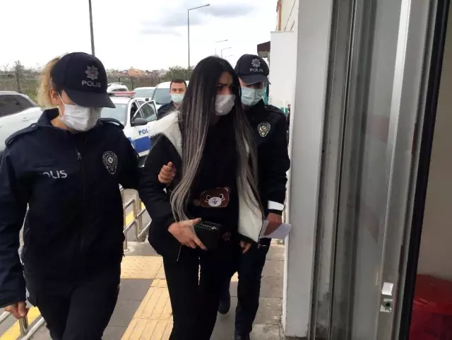 Dikiz aynasına çarpan alkollü vatandaş öldü, sürücü tutuklandı Dikiz aynasına çarpan alkollü vatandaş öldü, sürücü tutuklandı