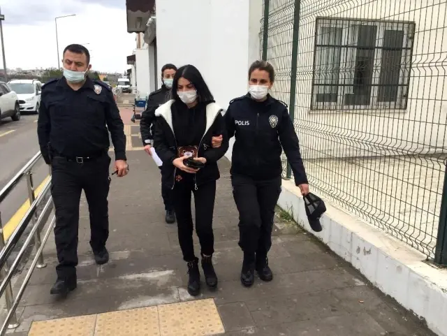 Dikiz aynasına çarpan alkollü vatandaş öldü, sürücü tutuklandı Dikiz aynasına çarpan alkollü vatandaş öldü, sürücü tutuklandı
