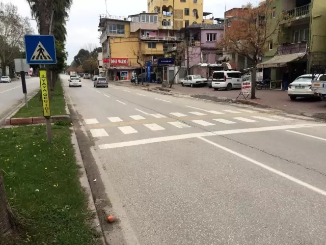 Dikiz aynasına çarpan alkollü vatandaş öldü, sürücü tutuklandı Dikiz aynasına çarpan alkollü vatandaş öldü, sürücü tutuklandı