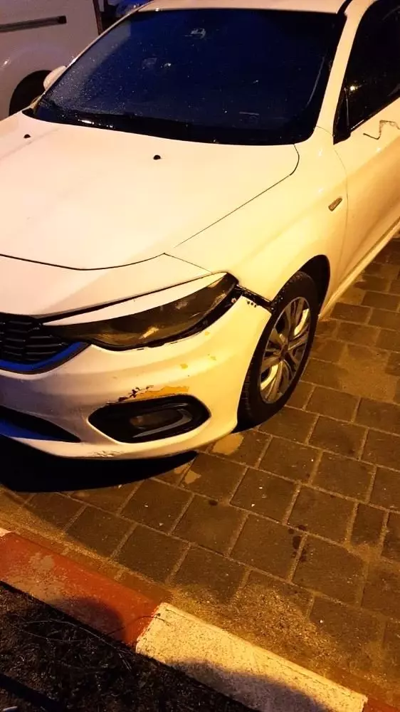Dikiz aynasına çarpan alkollü vatandaş öldü, sürücü tutuklandı Dikiz aynasına çarpan alkollü vatandaş öldü, sürücü tutuklandı