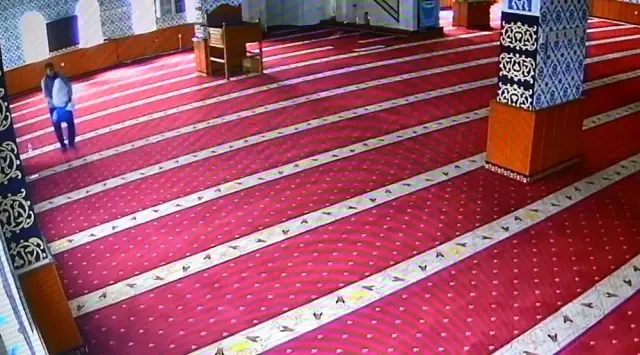 Diyarbakır'da bir acayip hırsızlık: Camiye giren hırsız, ses cihazını kefene sarıp çaldı