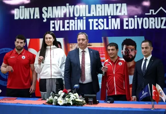 Dünya şampiyonları evlerine kavuştu Dünya şampiyonları evlerine kavuştu