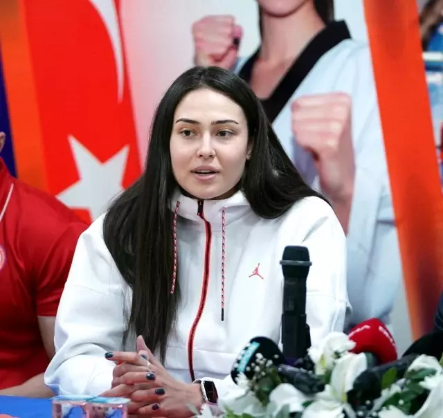 Dünya şampiyonları evlerine kavuştu Dünya şampiyonları evlerine kavuştu