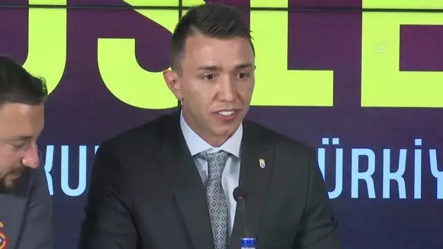 Galatasaray, Fernando Muslera'nın sözleşmesini 2024'e kadar uzattı (1) Galatasaray, Fernando Muslera'nın sözleşmesini 2024'e kadar uzattı (1)