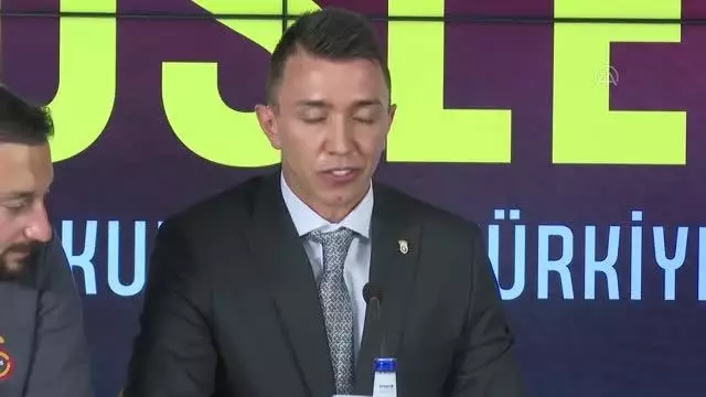 Galatasaray, Fernando Muslera'nın sözleşmesini 2024'e kadar uzattı (1) Galatasaray, Fernando Muslera'nın sözleşmesini 2024'e kadar uzattı (1)