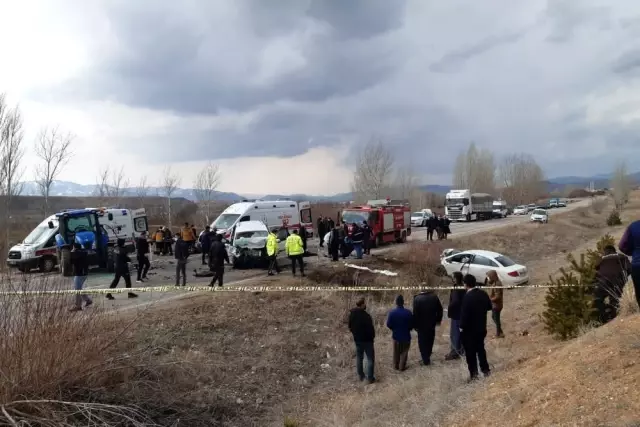 Gümüşhane'de zincirleme trafik kazası: 6 yaralı Gümüşhane'de zincirleme trafik kazası: 6 yaralı