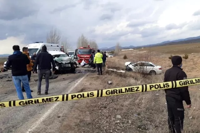 Gümüşhane'de zincirleme trafik kazası: 6 yaralı Gümüşhane'de zincirleme trafik kazası: 6 yaralı